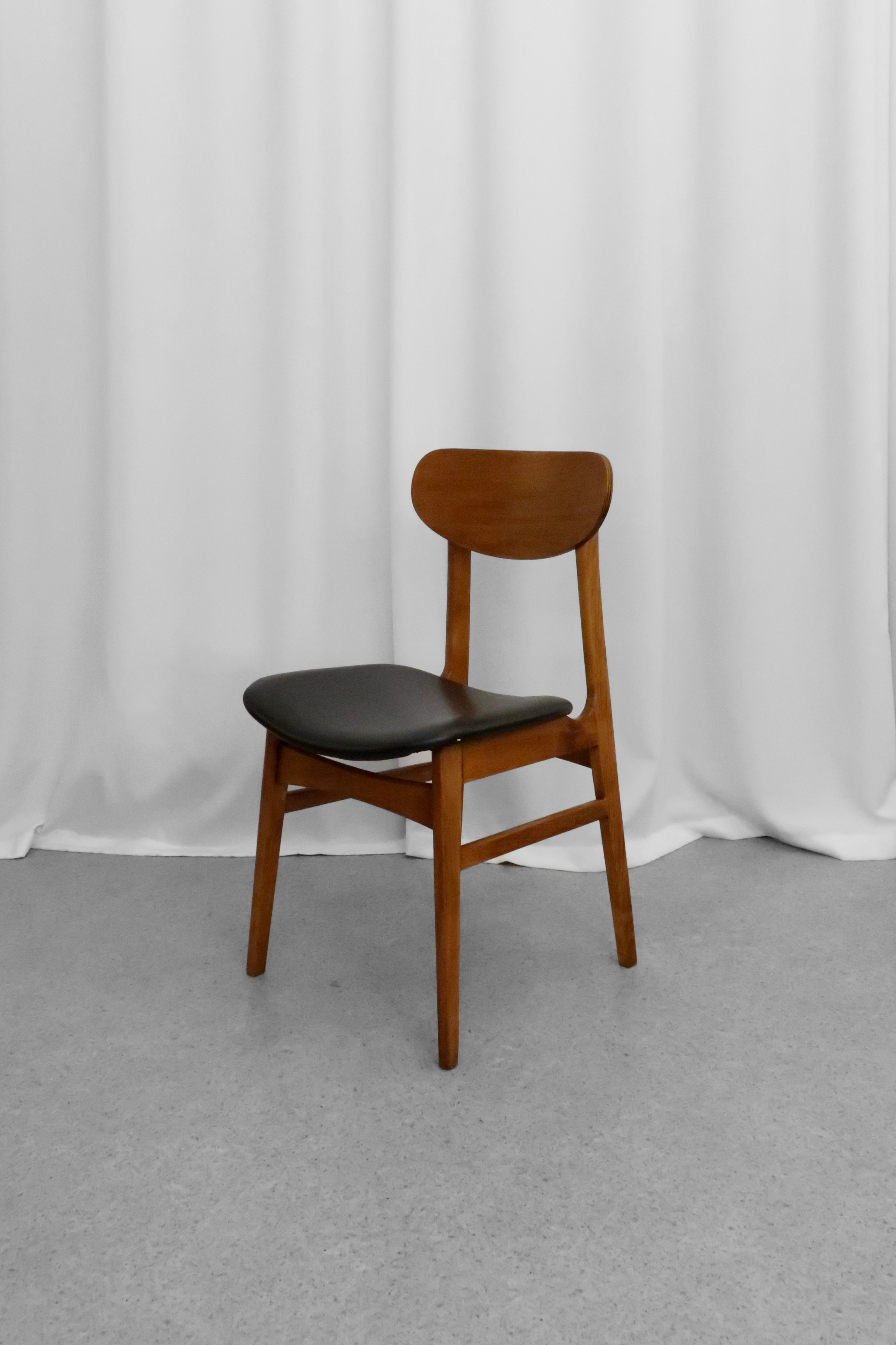 Dánske jedálenské stoličky, teak a koža, 1960s