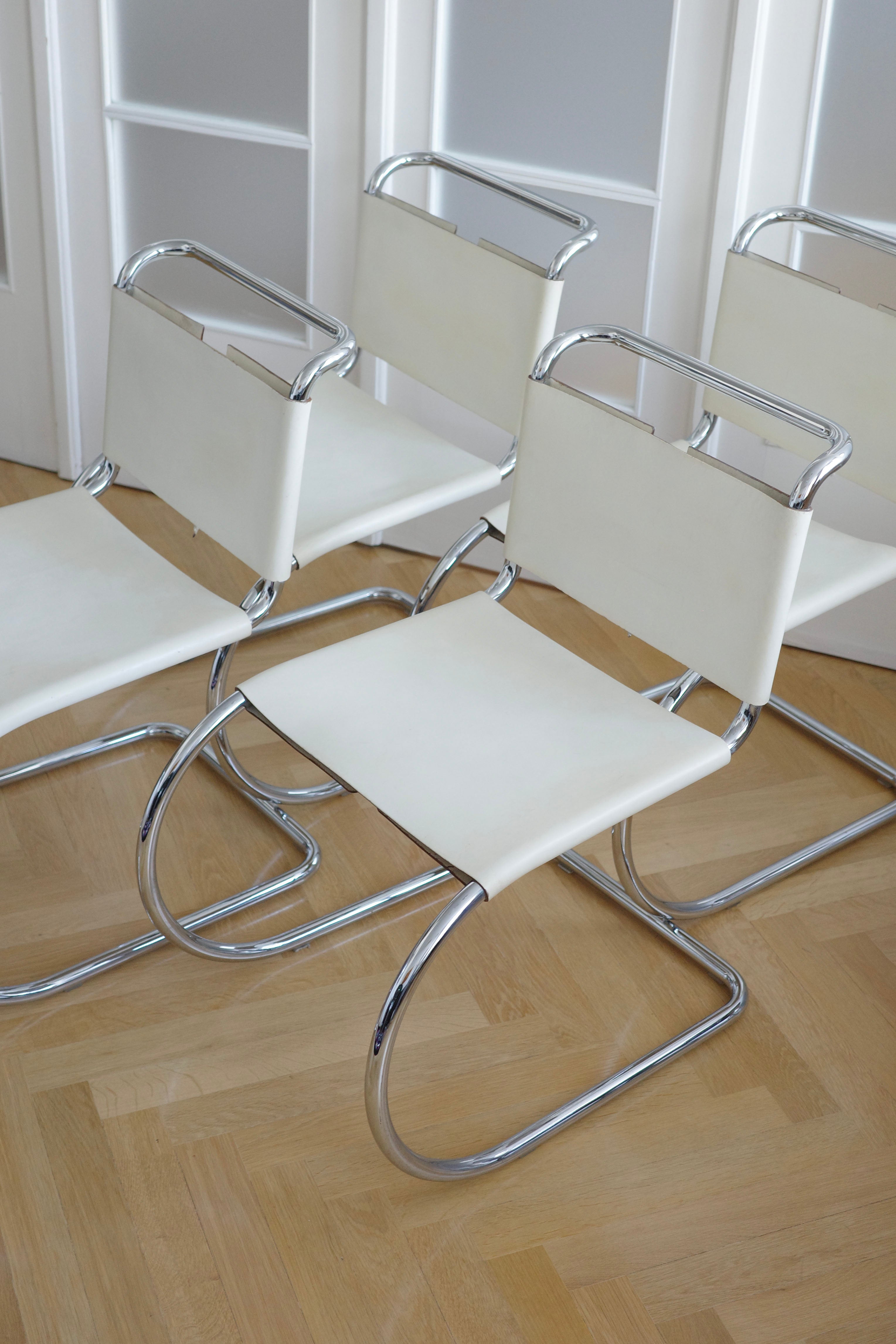 Stoličky MR10 Mies van der Rohe, Knoll 1980s