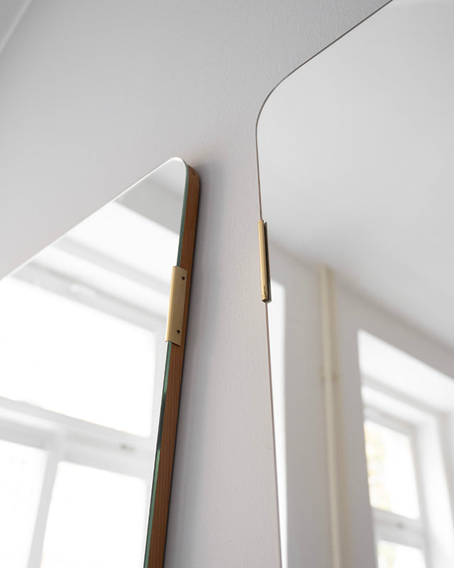 Zrkadlo s drevenou základňou, 1950s, Taliansko