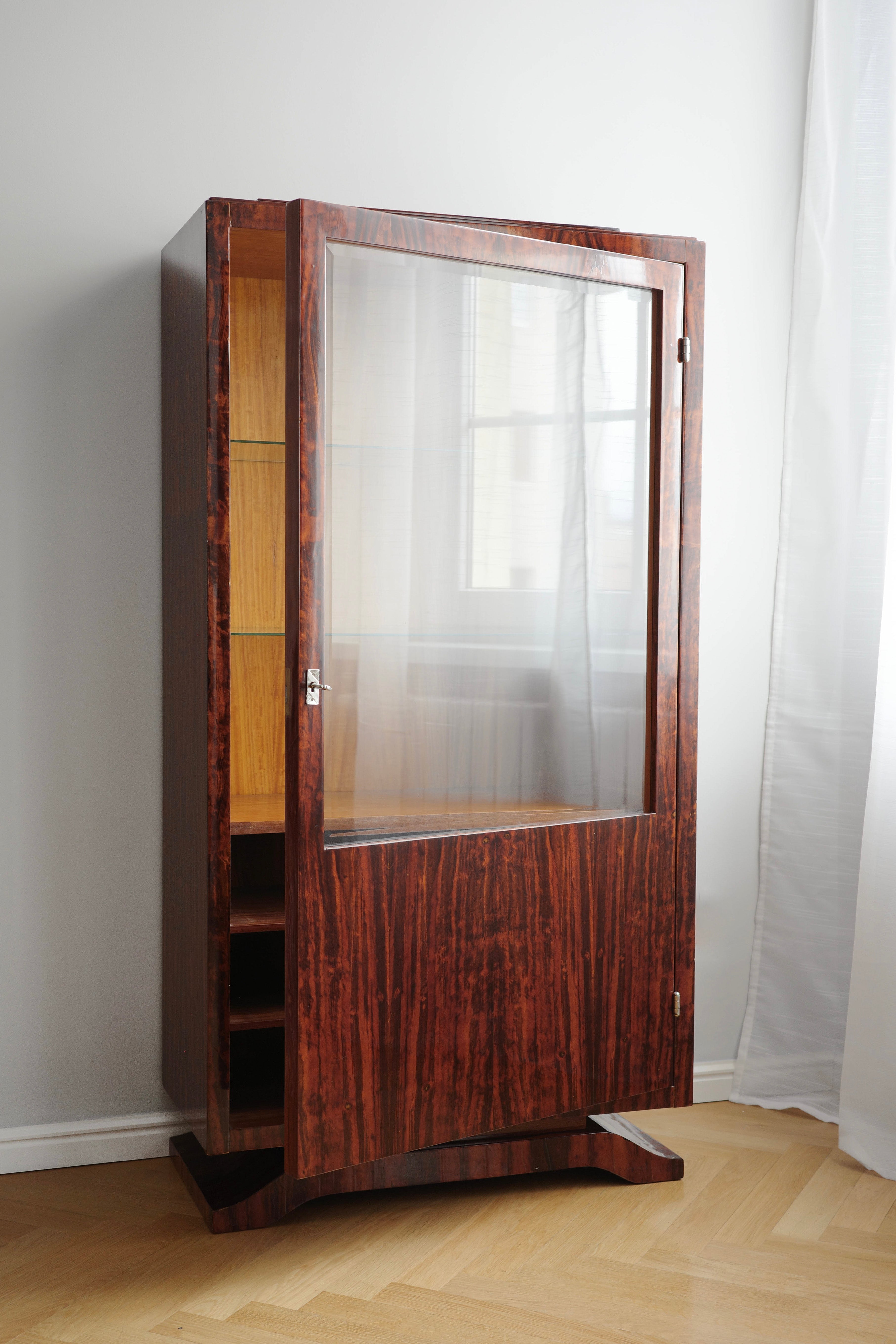 Francúzska Art Deco vitrína, 1930s