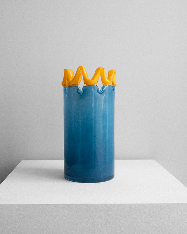 Glass vase with crown