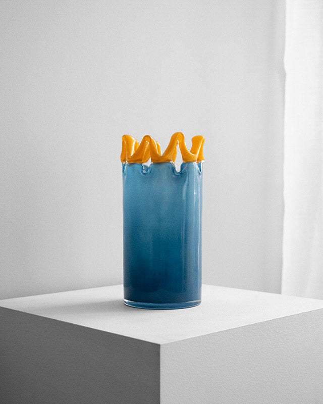 Glass vase with crown