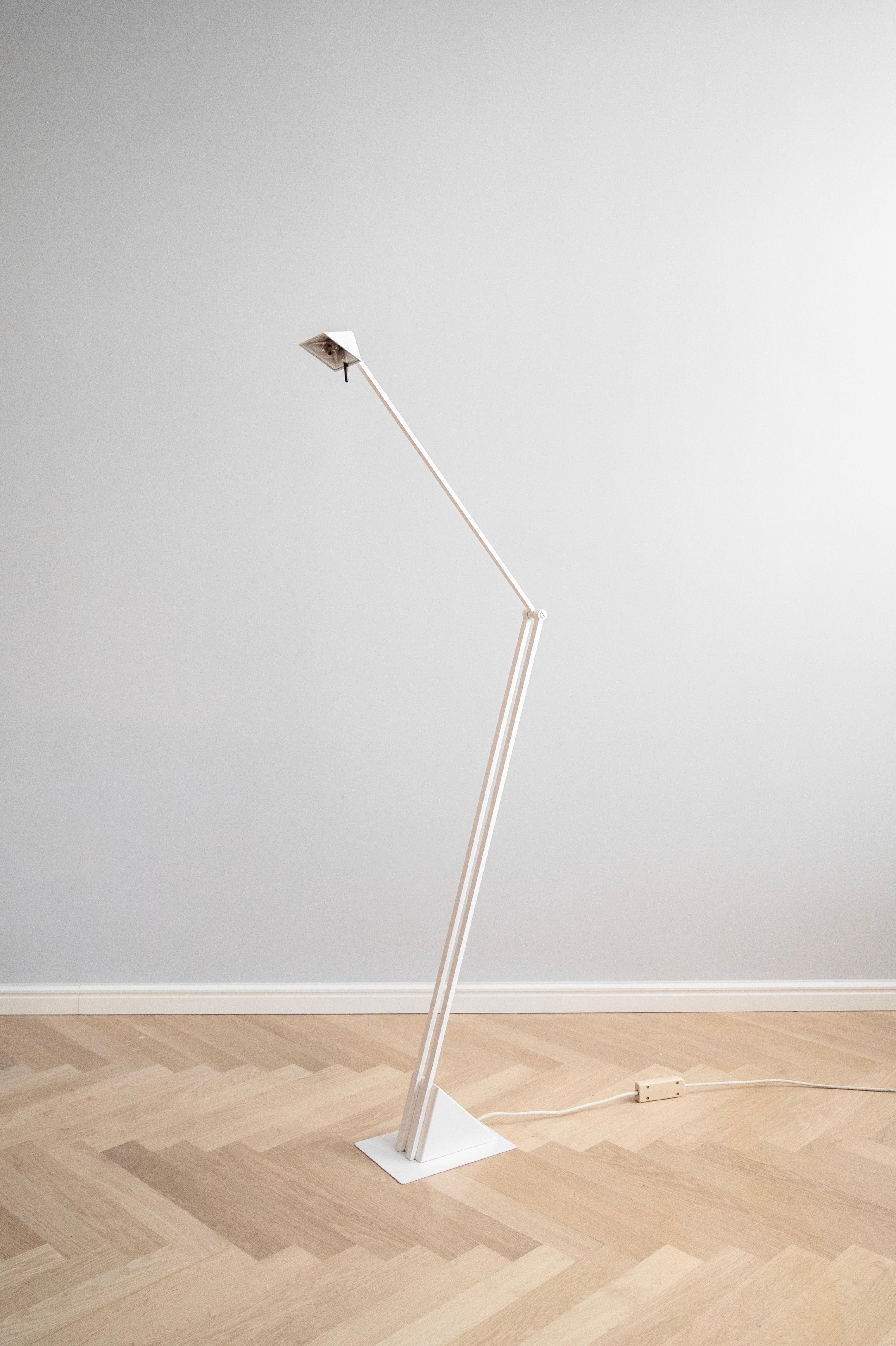 Stojacia lampa v štýle postmoderny, 1980s