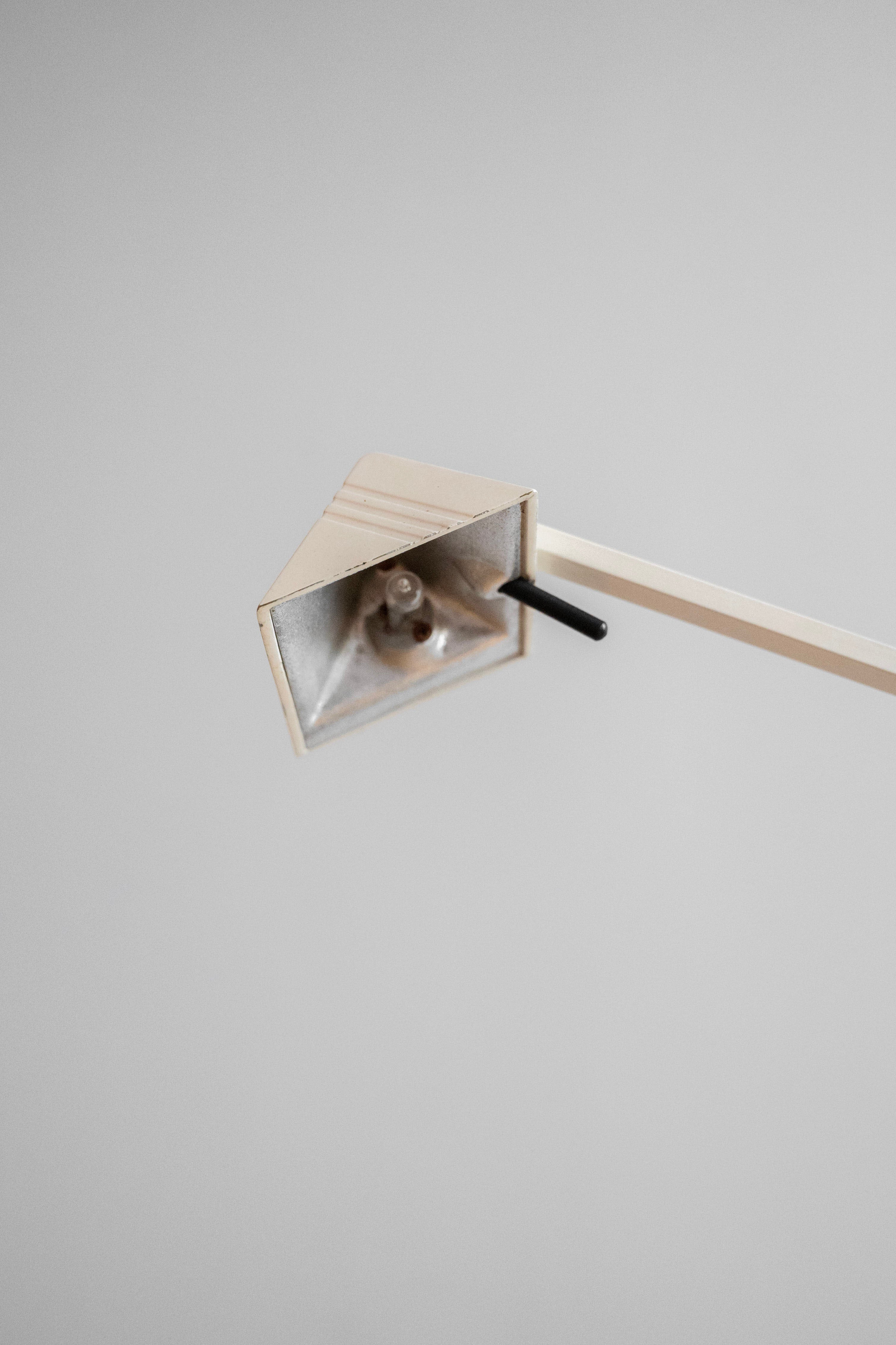 Stojacia lampa v štýle postmoderny, 1980s