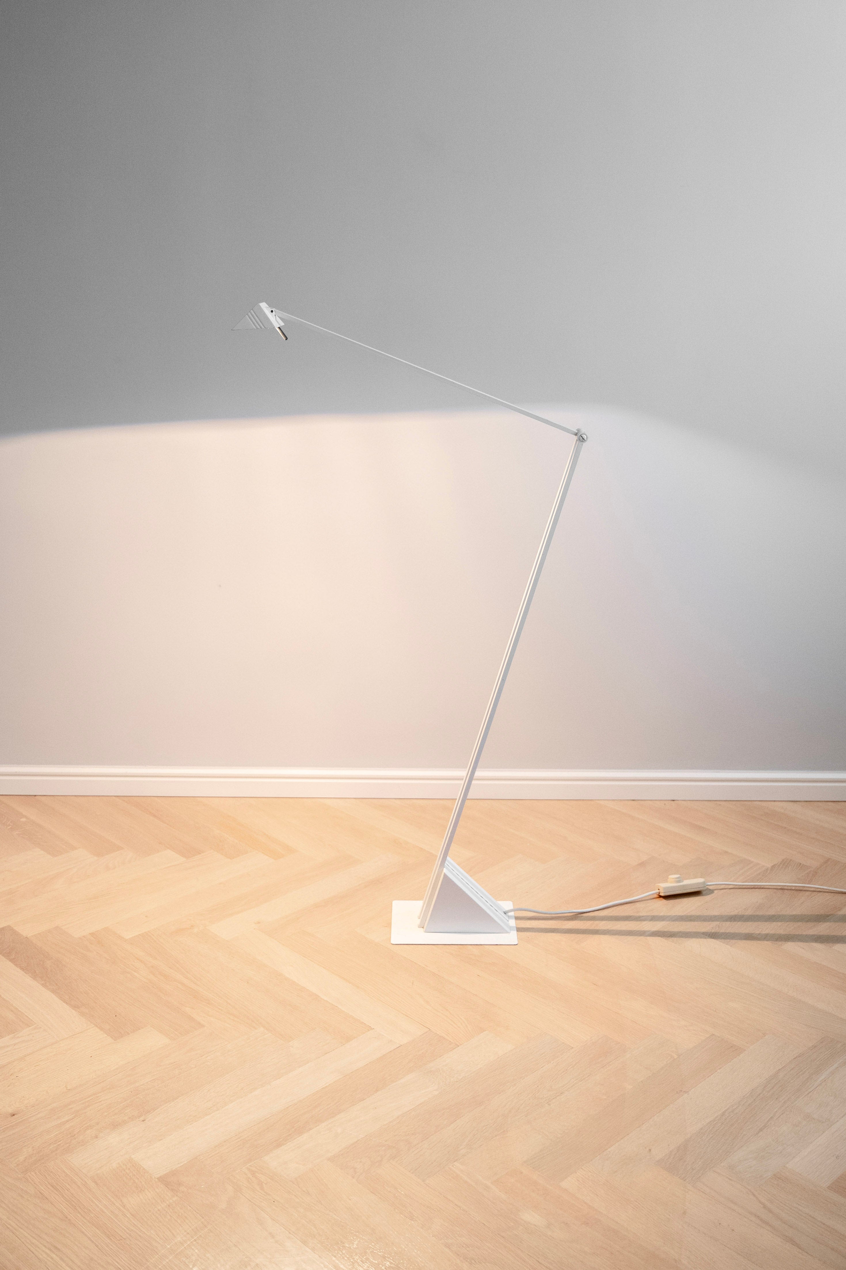 Stojacia lampa v štýle postmoderny, 1980s