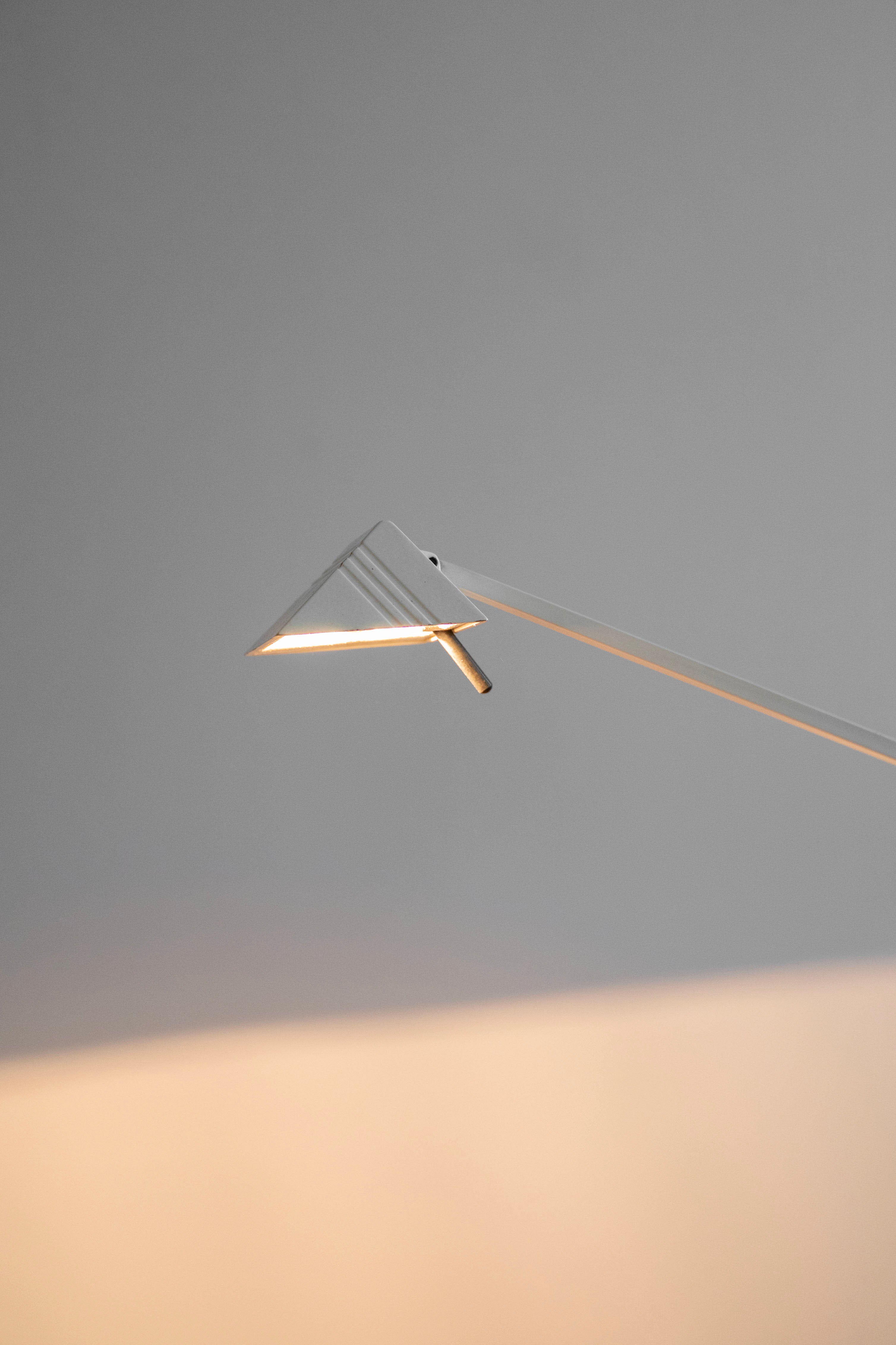 Stojacia lampa v štýle postmoderny, 1980s