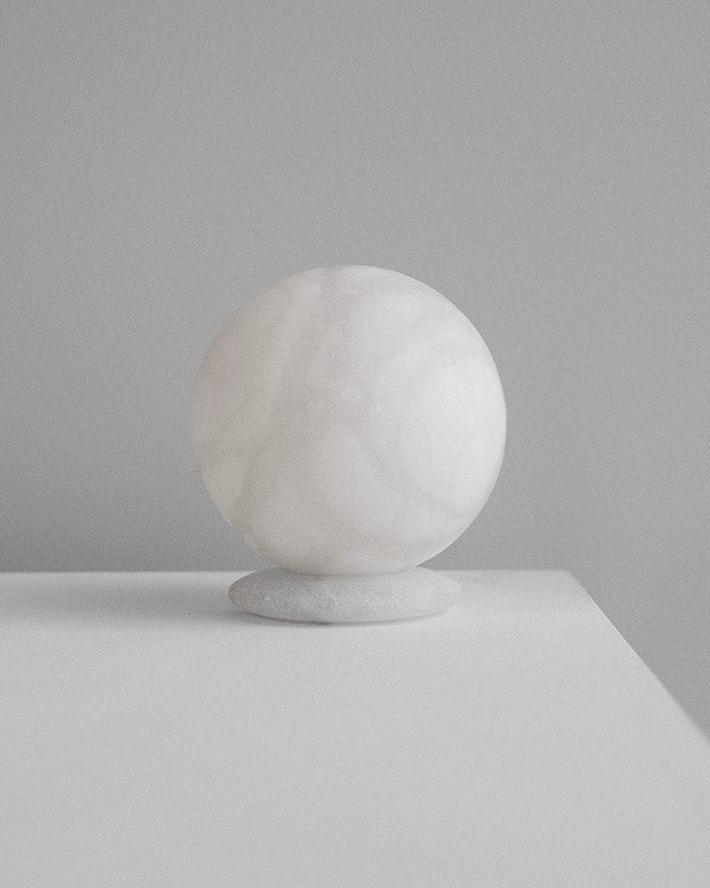 Dekoračná mramorová guľa s podstavou, 1980s