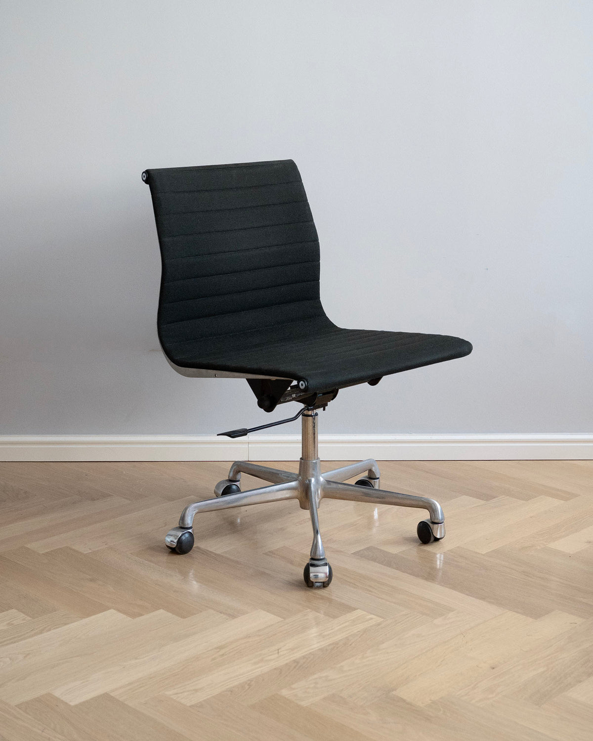 Kancelárska stolička EA 117 Office Chair, ICF, 1980s