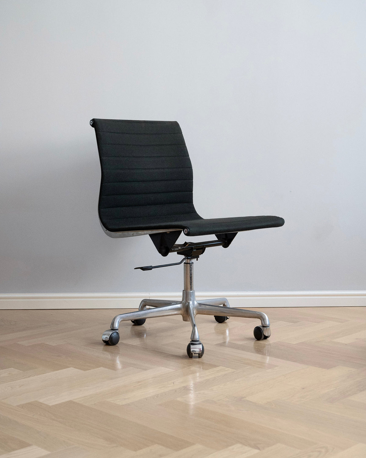 Kancelárska stolička EA 117 Office Chair, ICF, 1980s