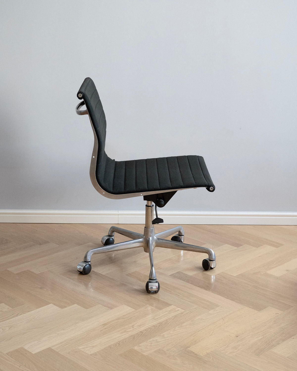 Kancelárska stolička EA 117 Office Chair, ICF, 1980s