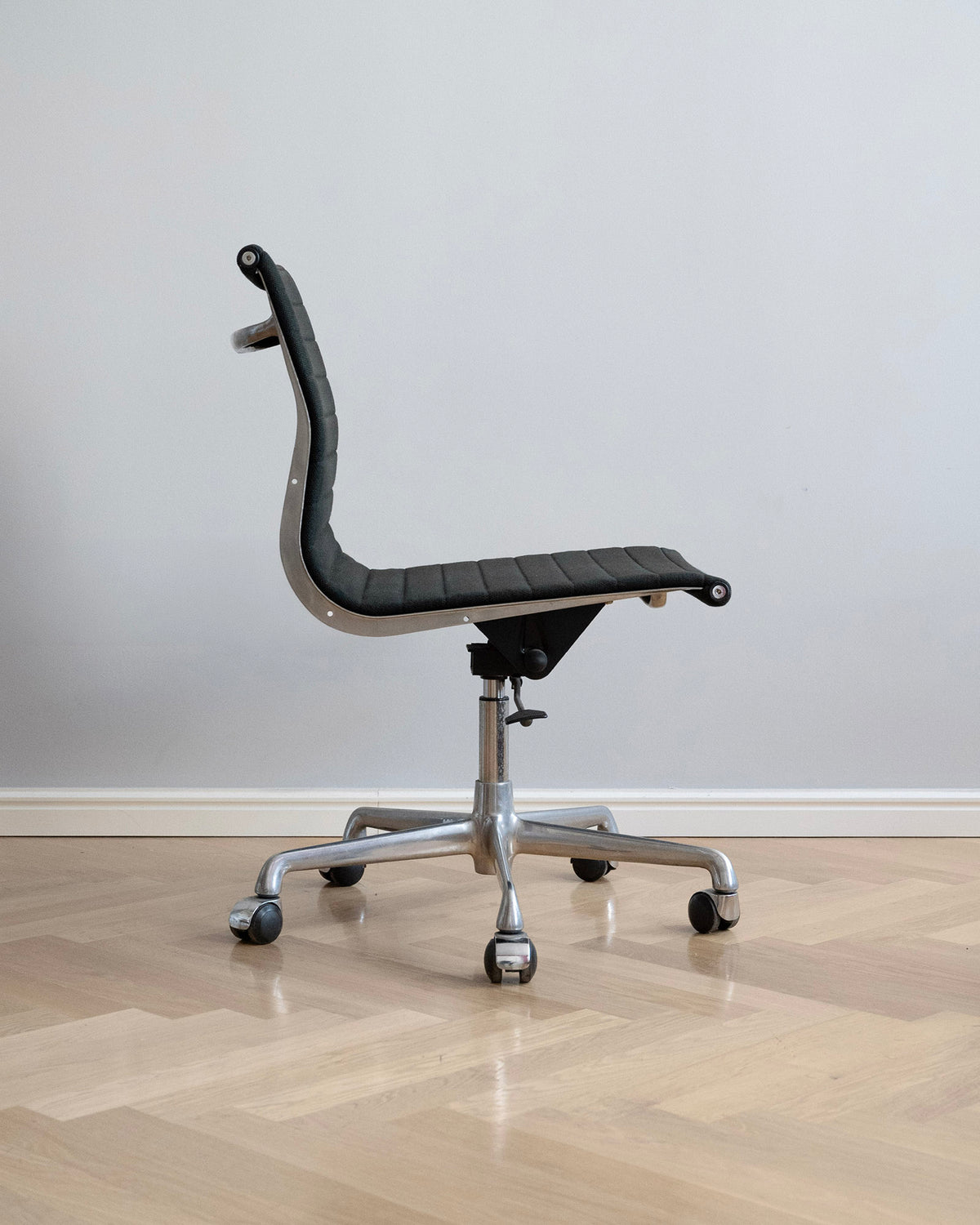 Kancelárska stolička EA 117 Office Chair, ICF, 1980s