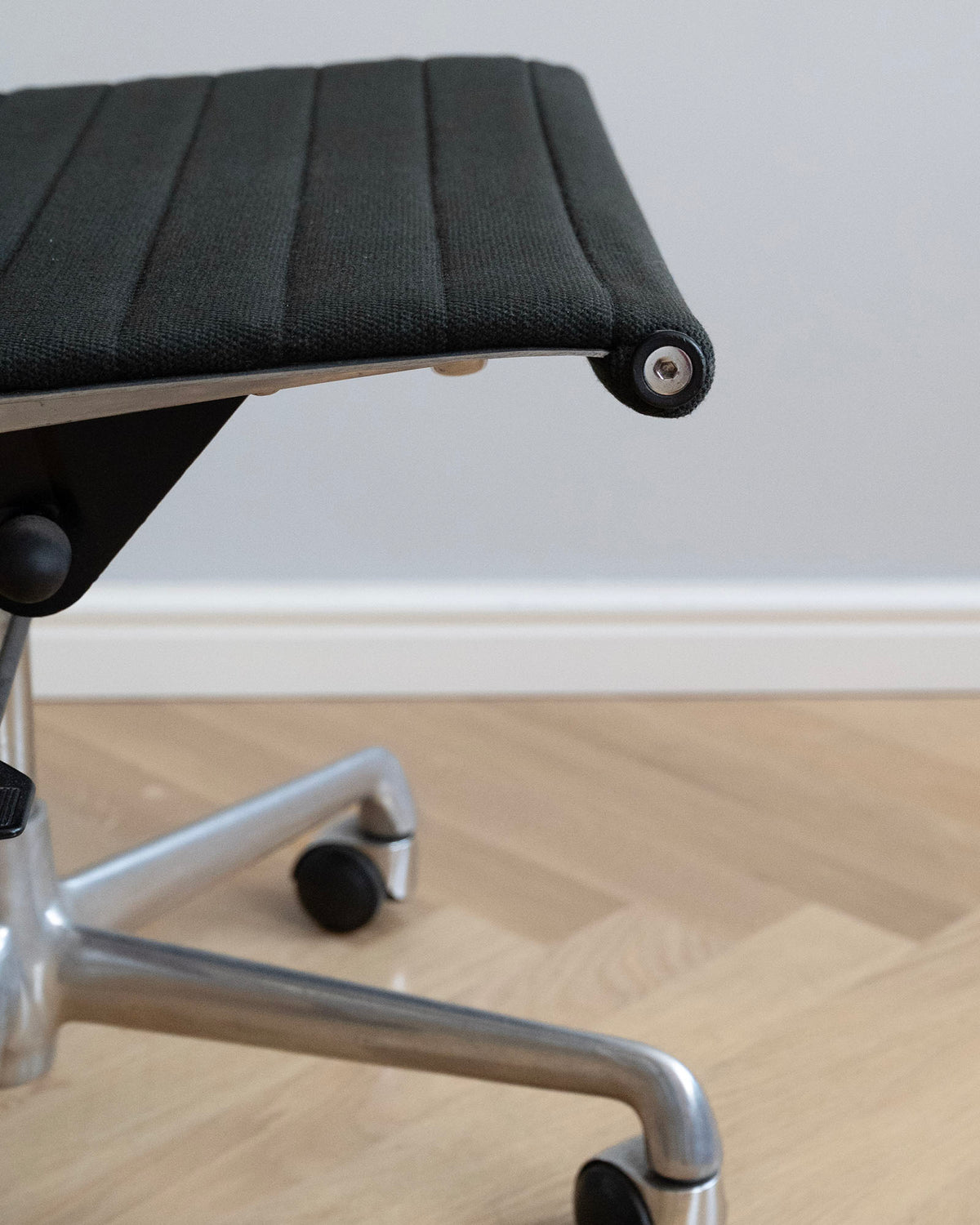 Kancelárska stolička EA 117 Office Chair, ICF, 1980s