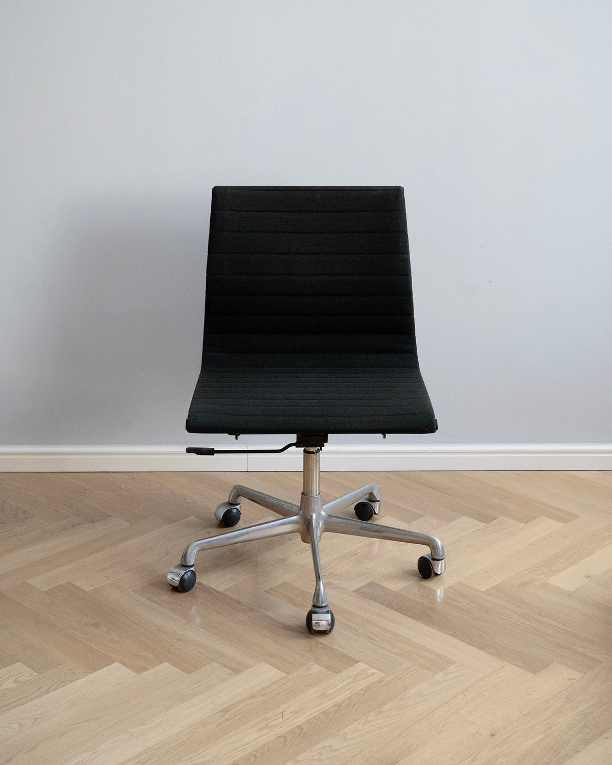 Kancelárska stolička EA 117 Office Chair, ICF, 1980s
