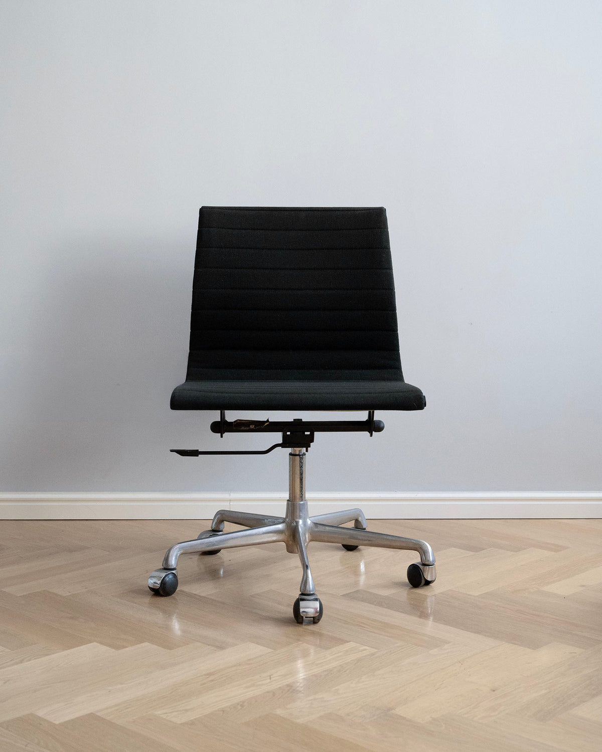 Kancelárska stolička EA 117 Office Chair, ICF, 1980s
