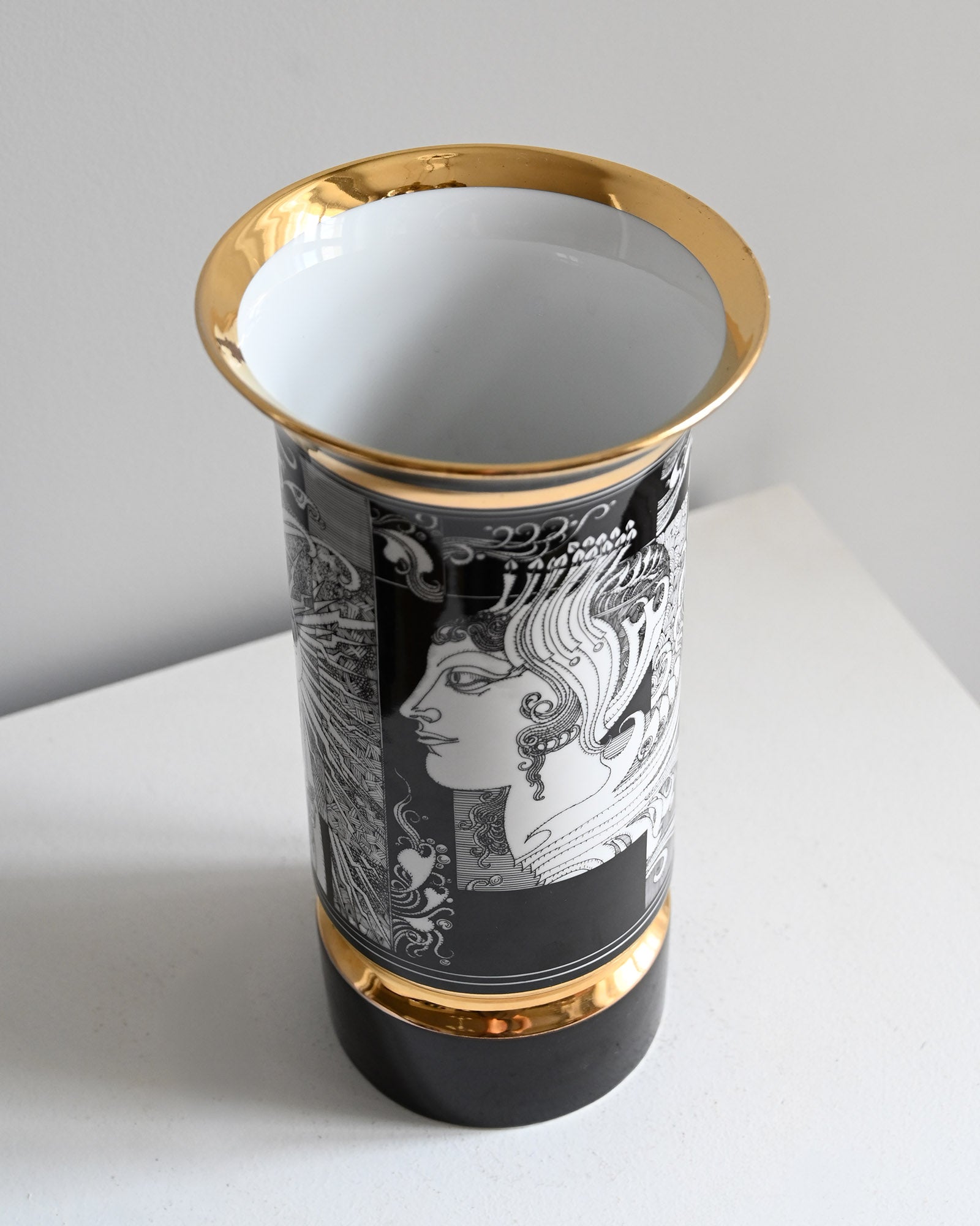 Porcelánová váza Holloháza, 1970s