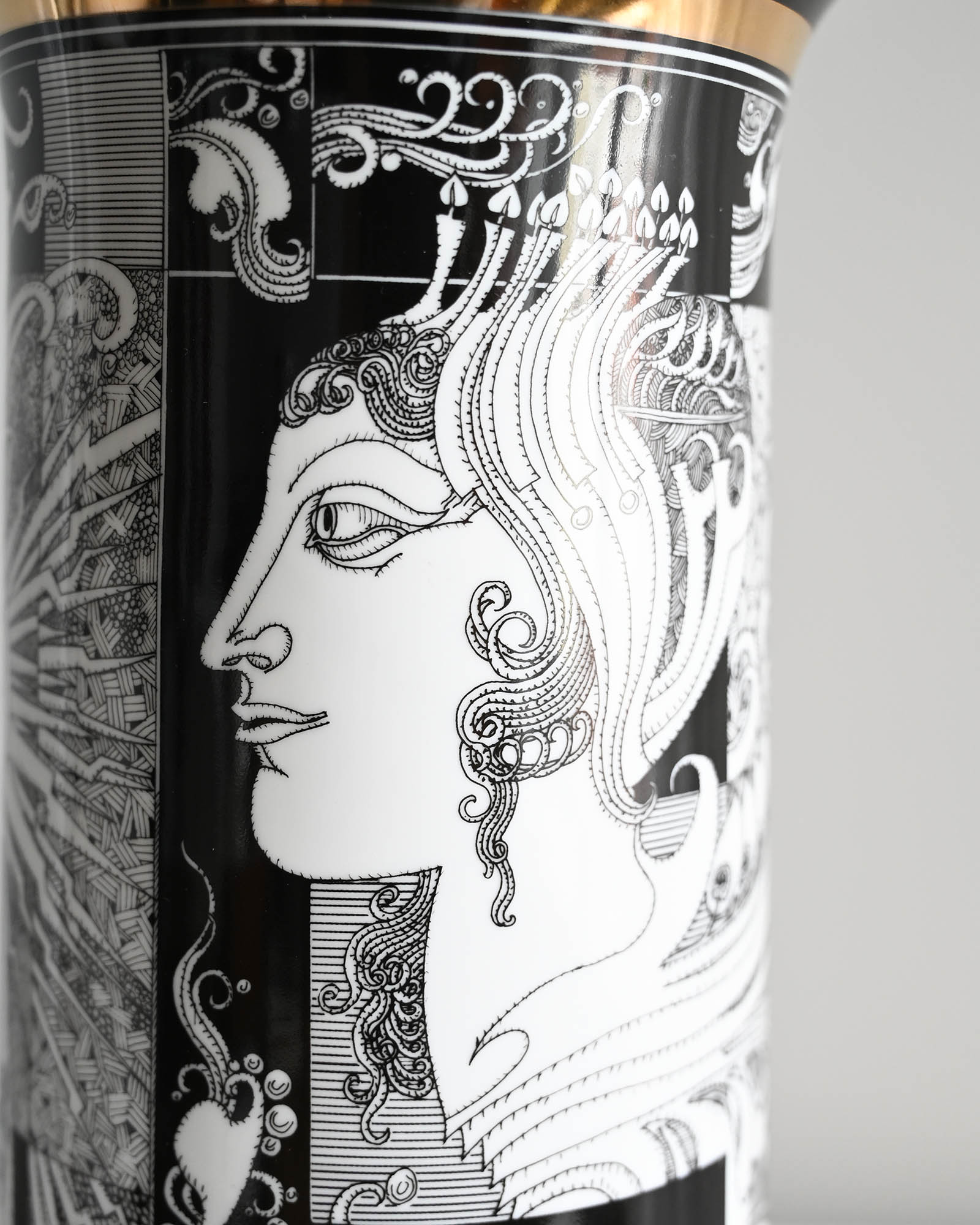 Porcelánová váza Holloháza, 1970s