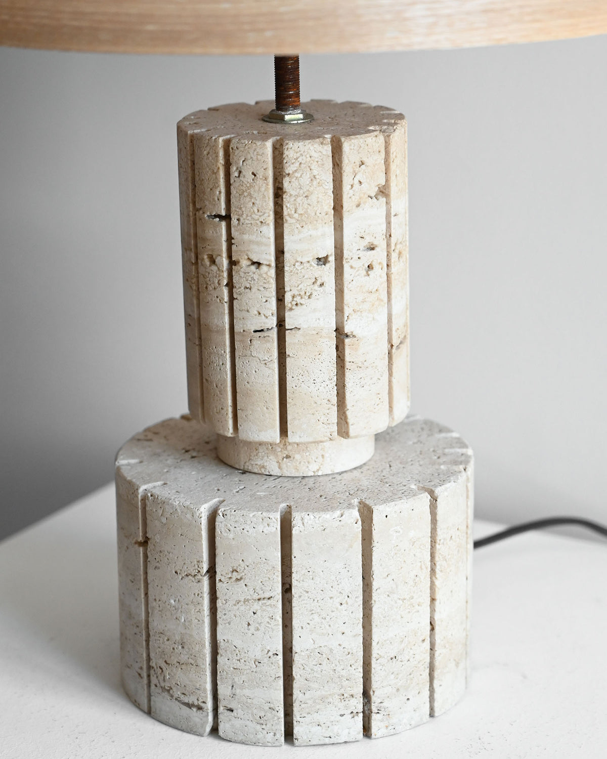 Brutalistická lampa z travertinu, 70. léta
