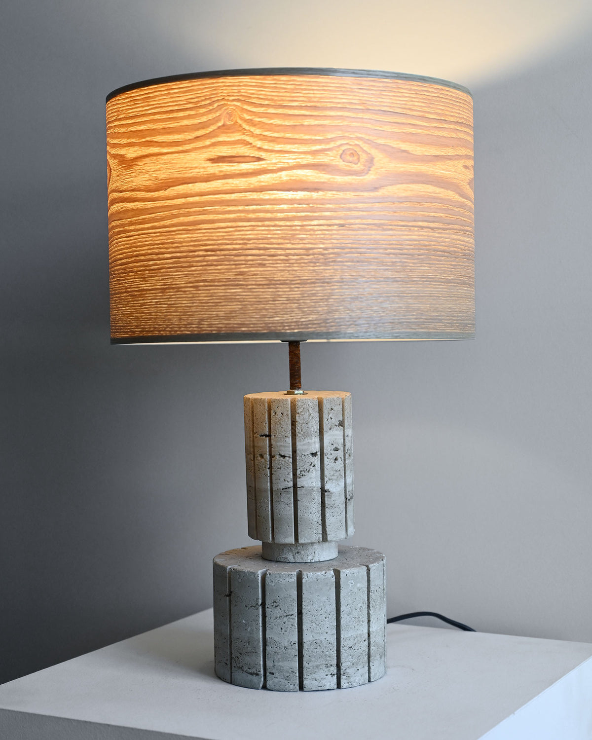 Brutalistická lampa z travertinu, 70. léta