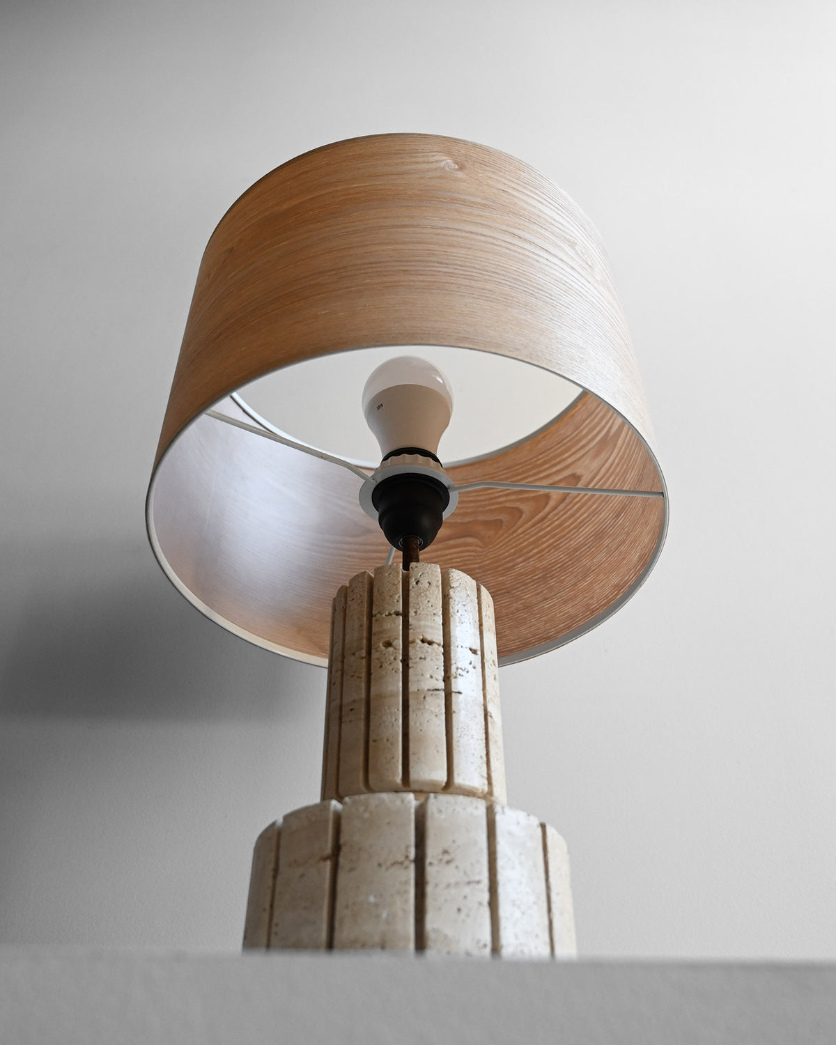 Brutalistická lampa z travertinu, 70. léta