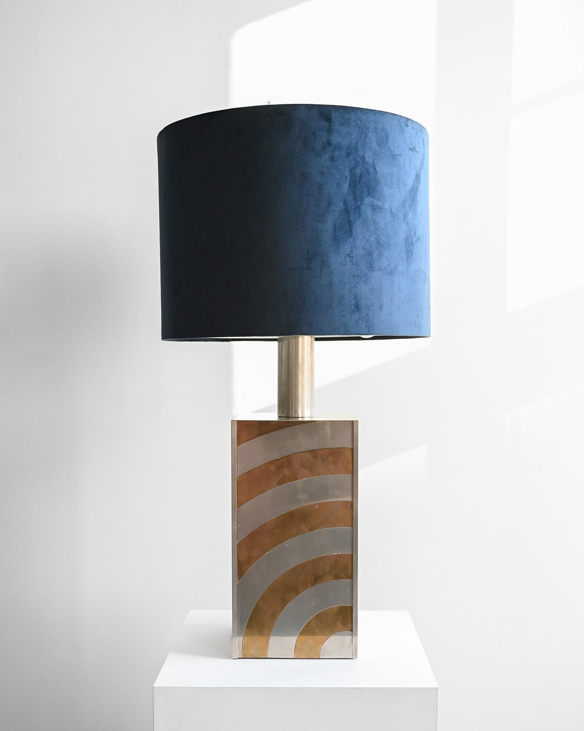 Vysoká mosazná lampa v regency stylu, 70. léta