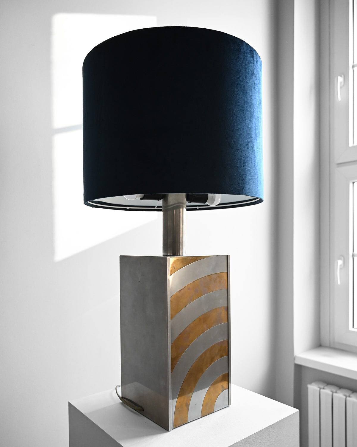Vysoká mosazná lampa v regency stylu, 70. léta