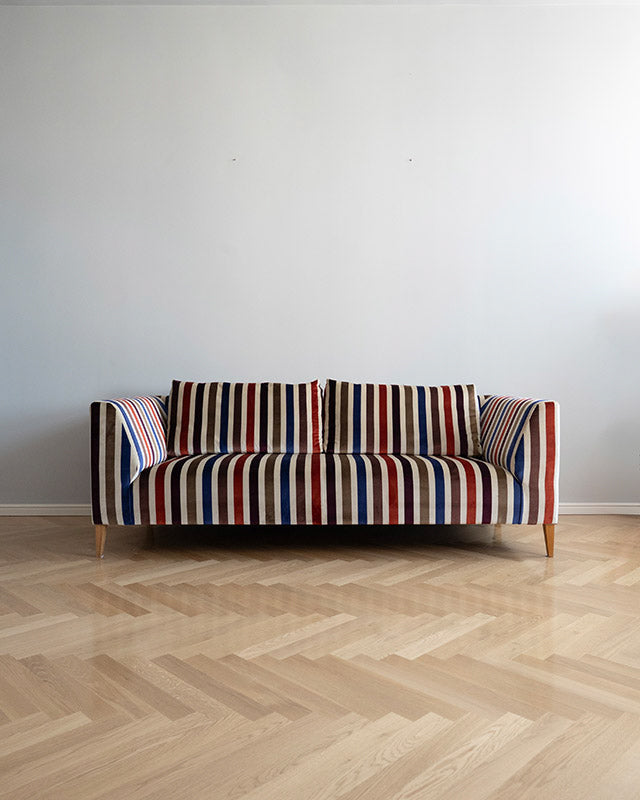 Pruhovaná zamatová pohovka, 2000s