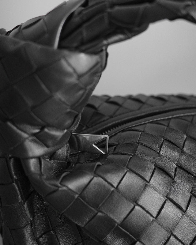 Bottega Veneta Jodie large, čierna koža