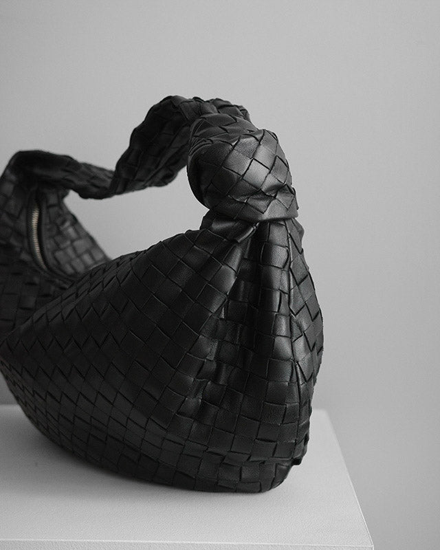 Bottega Veneta Jodie large, čierna koža