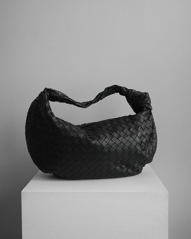 Bottega Veneta Jodie large, čierna koža