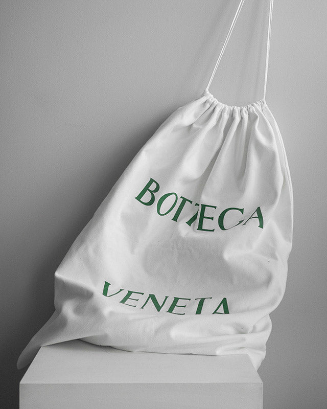 Bottega Veneta Jodie large, čierna koža