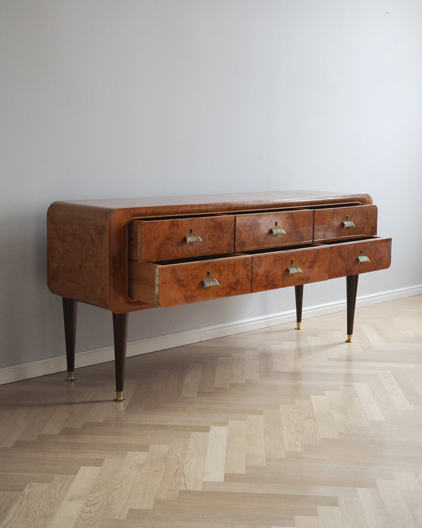 Mid-century komoda s korenicou, 1950s