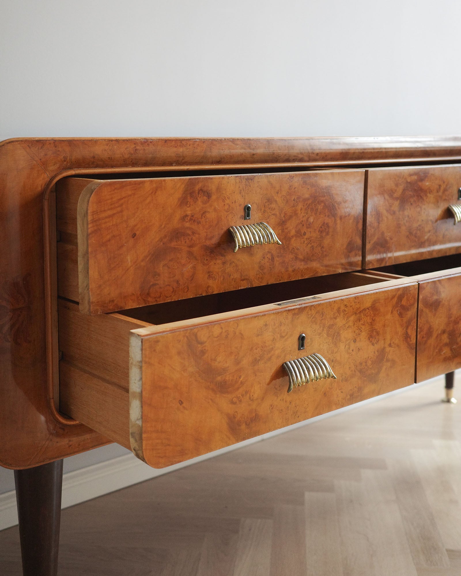 Mid-century komoda s korenicou, 1950s