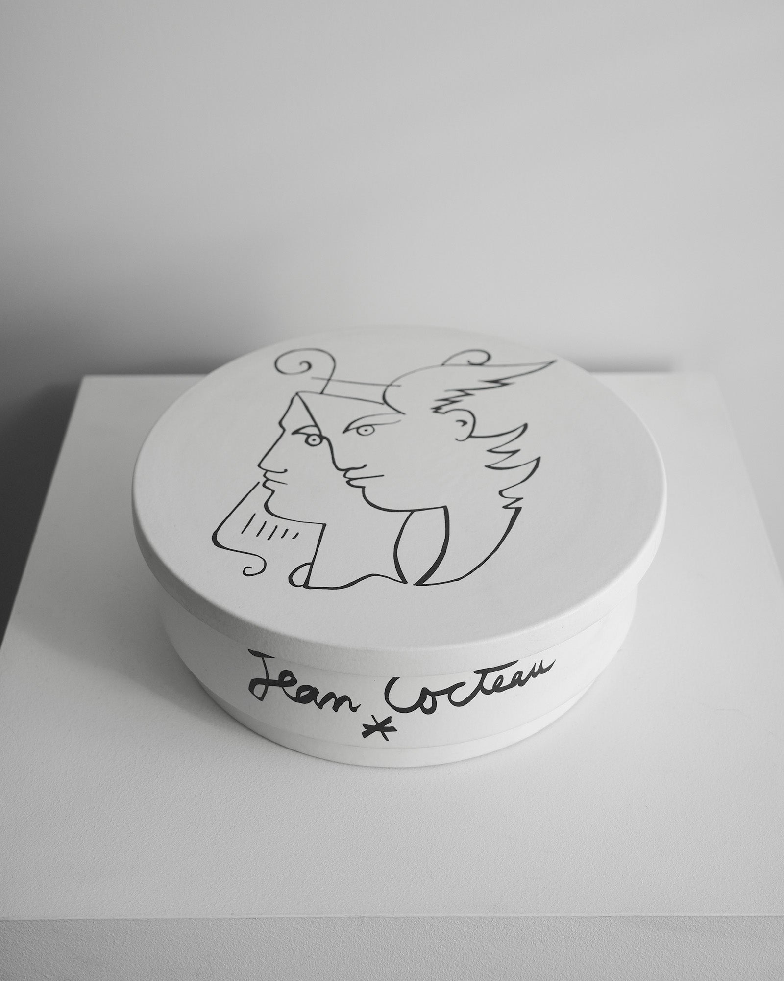 Keramická dóza zn. Roche Bobois, dizajn Jean Cocteau
