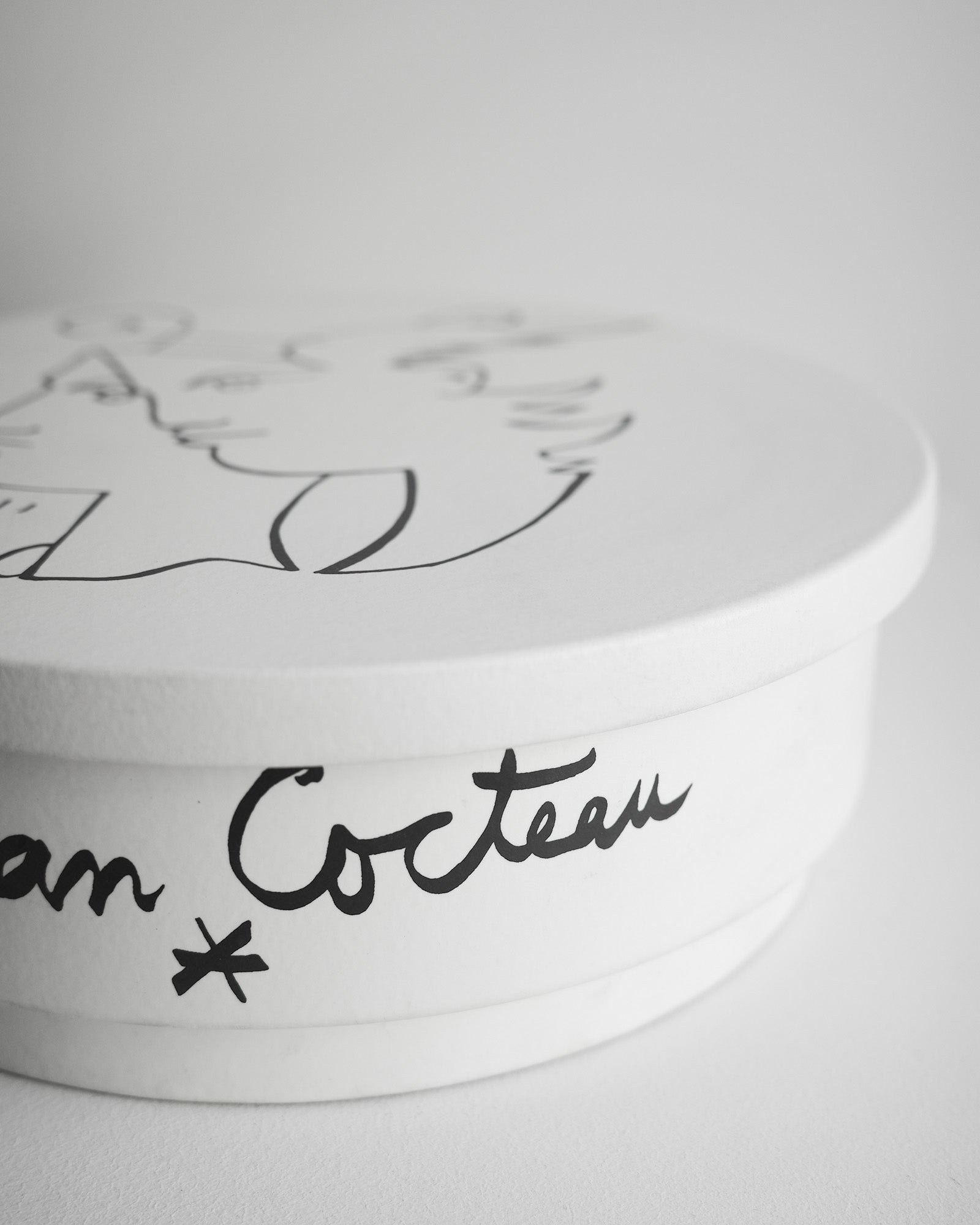 Keramická dóza zn. Roche Bobois, dizajn Jean Cocteau