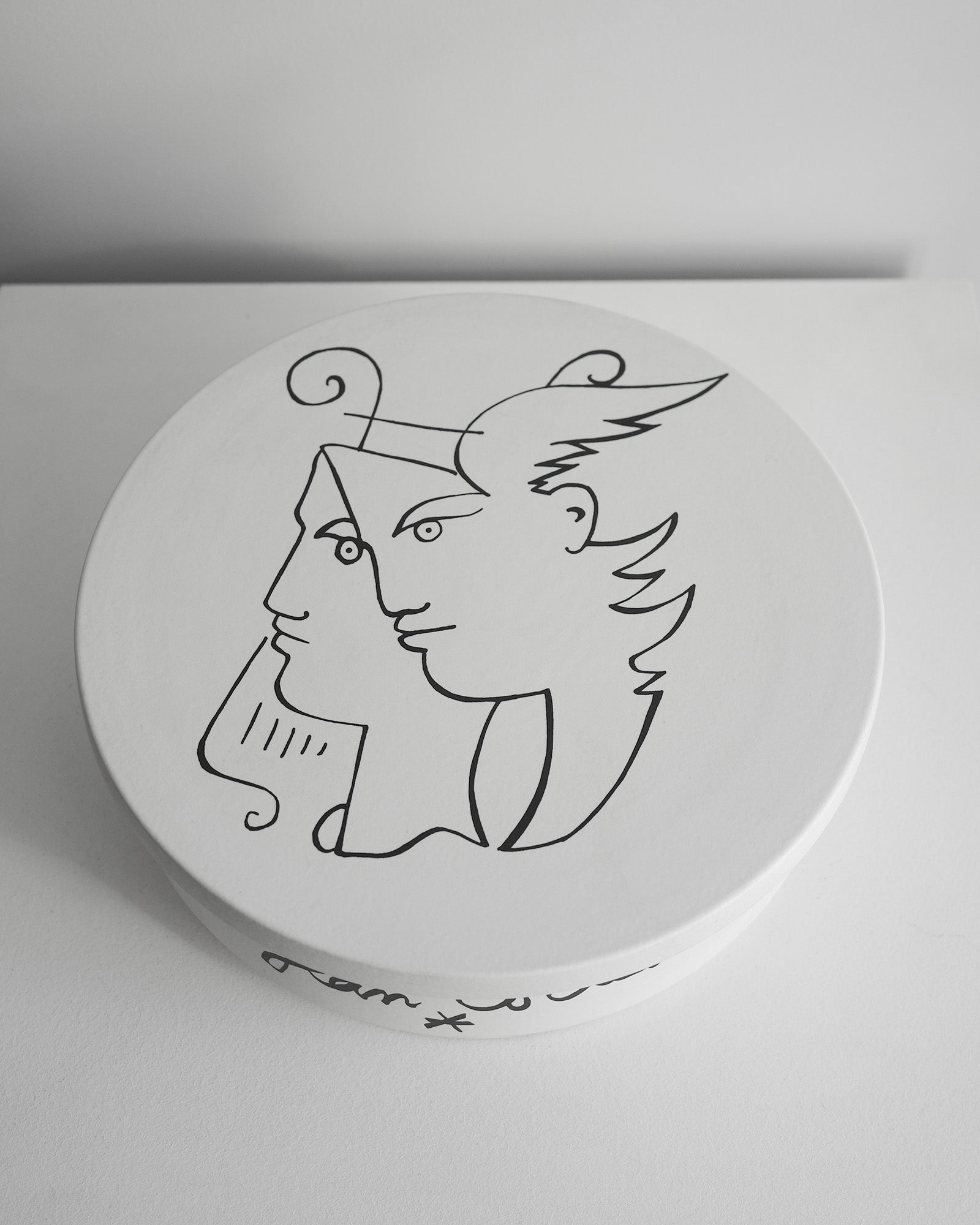 Keramická dóza zn. Roche Bobois, dizajn Jean Cocteau