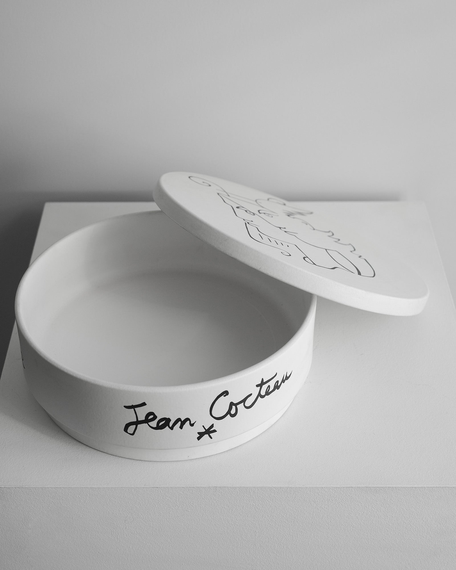 Keramická dóza zn. Roche Bobois, dizajn Jean Cocteau