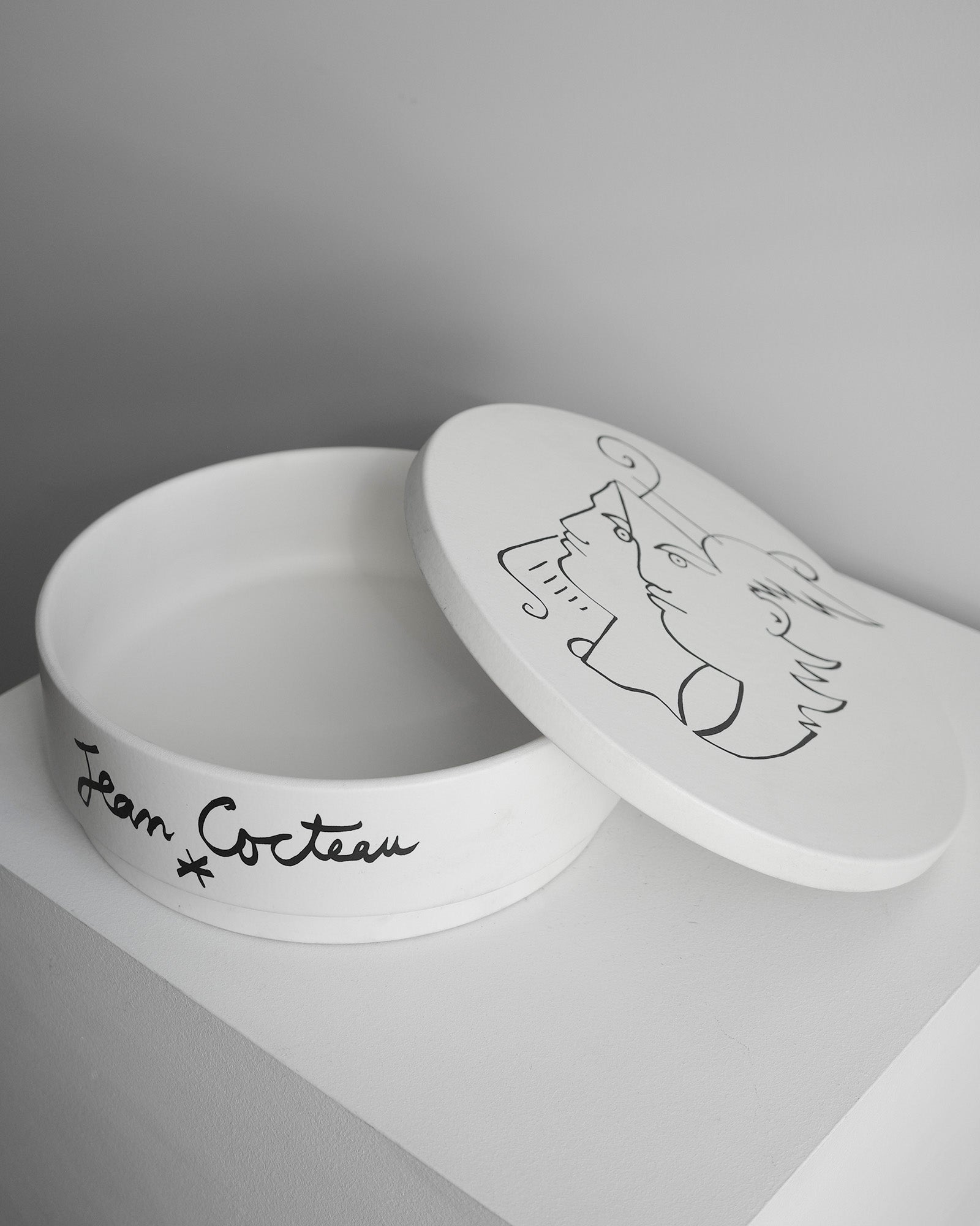 Keramická dóza zn. Roche Bobois, dizajn Jean Cocteau