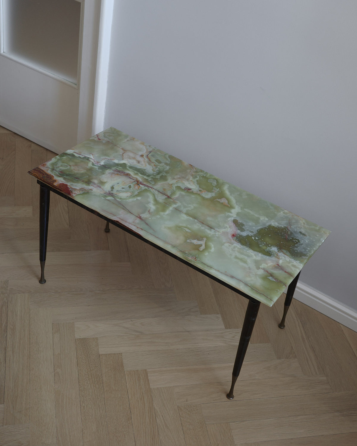 Mid-century stolík s ónyxom, 1950s