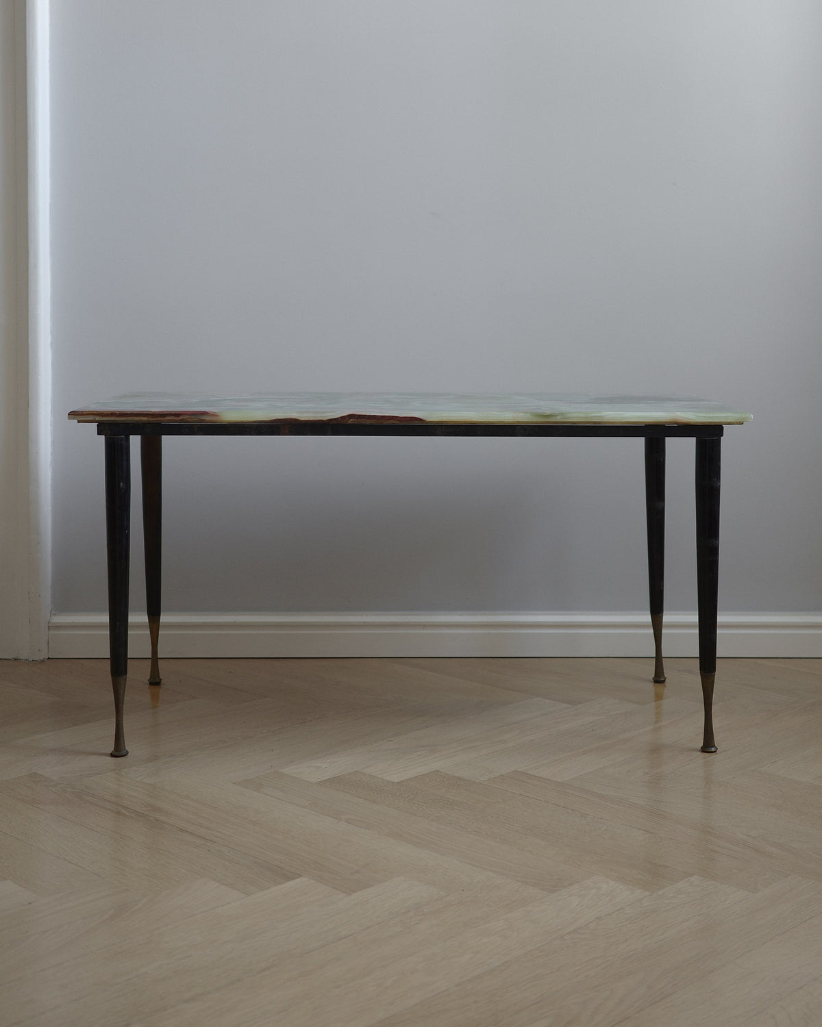 Mid-century stolík s ónyxom, 1950s